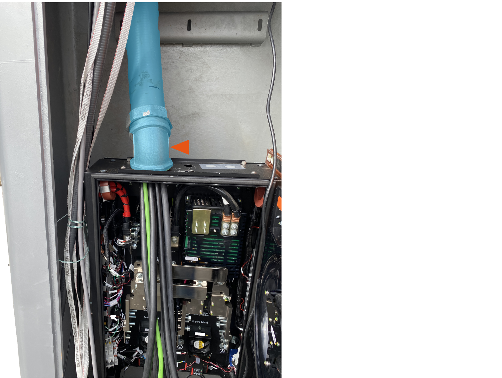 Connect HV DC output conduit to the Power Link 2000 top plate. Technical illustration depicts the procedural step.