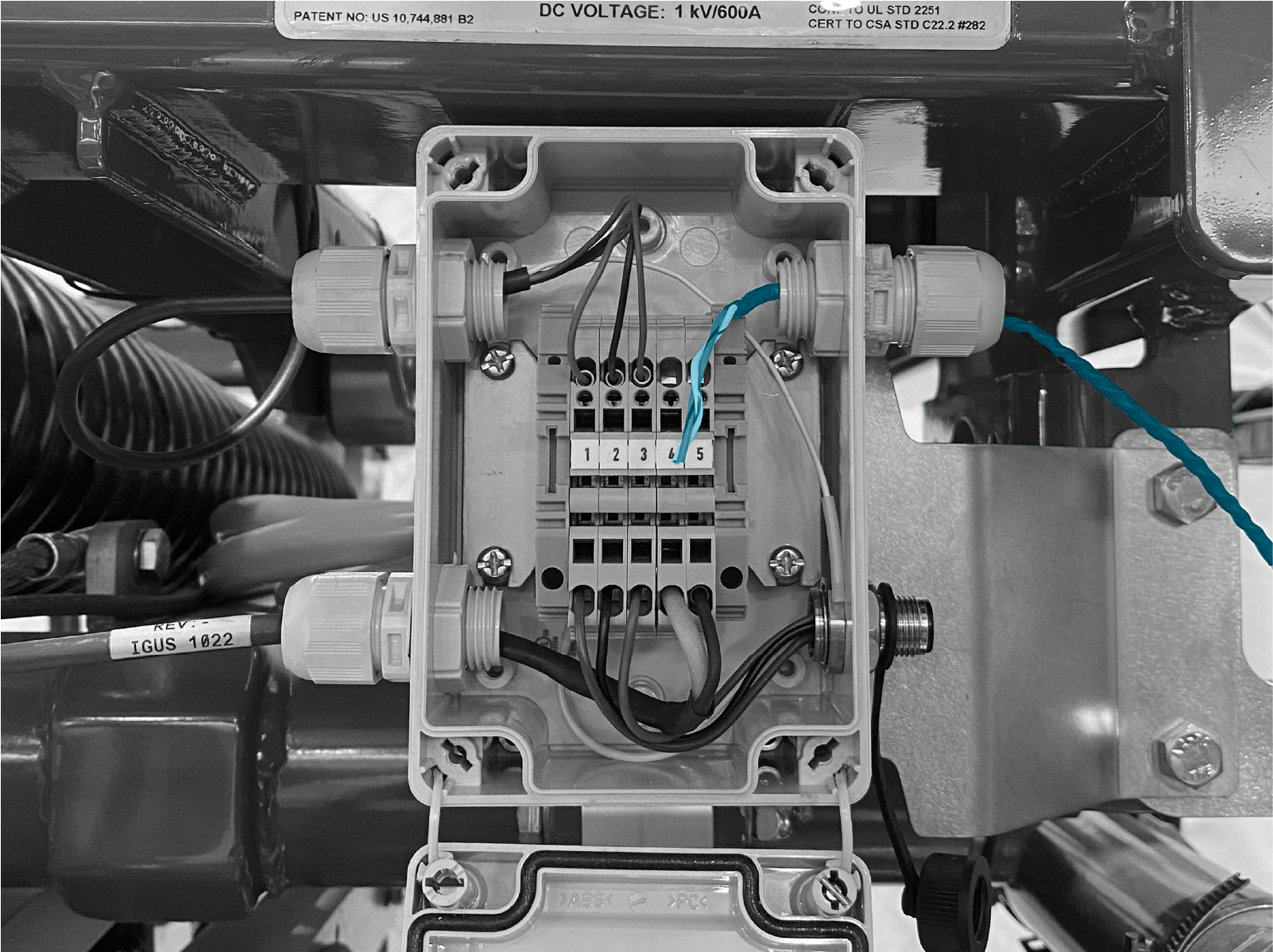 Technical illustration depicts the procedural step.